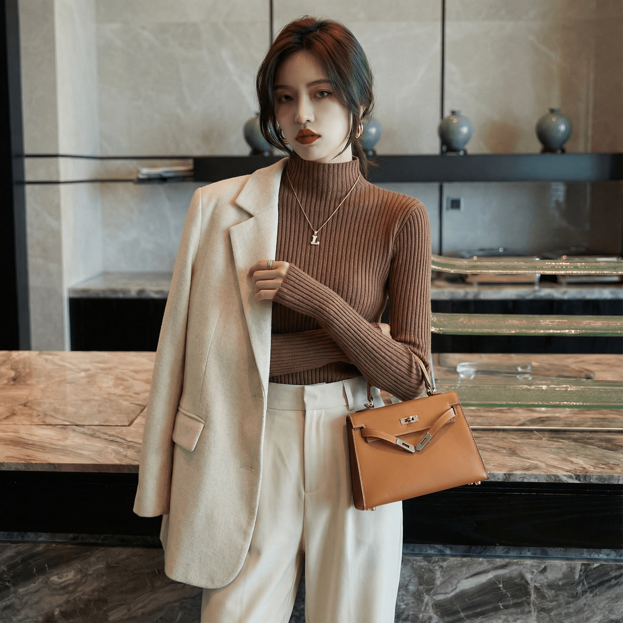 سويتر صوفي أنيق بياقة عالية