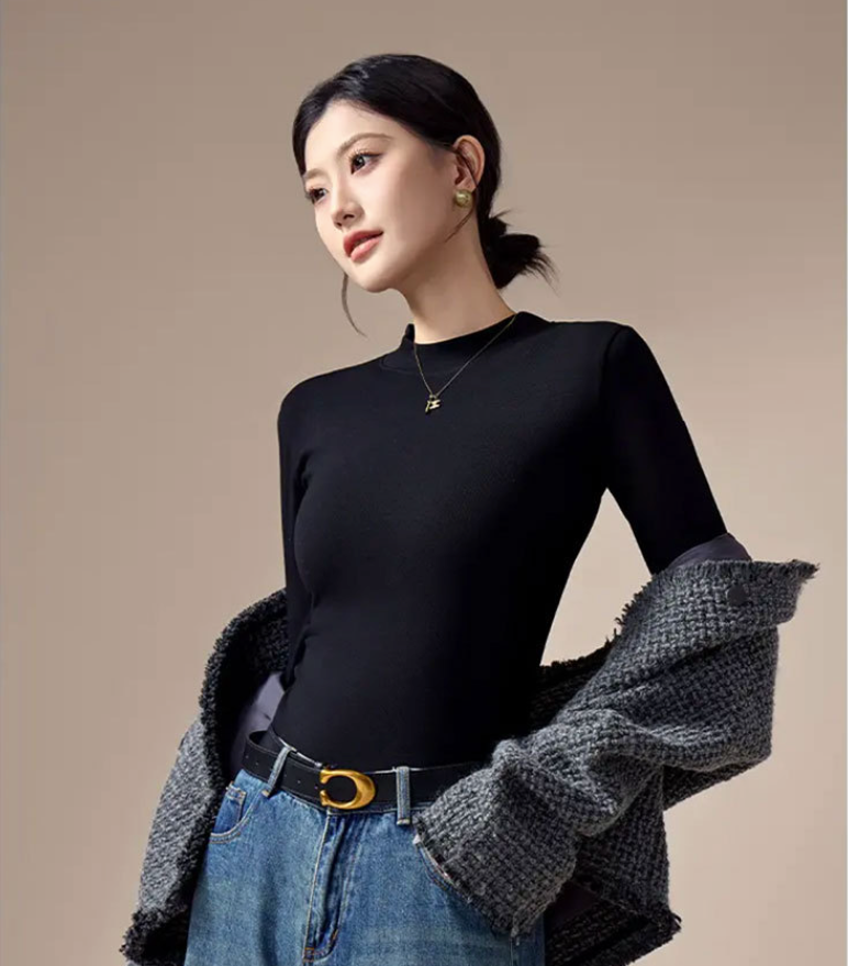 توب قصّة ناعمة بياقة عالية