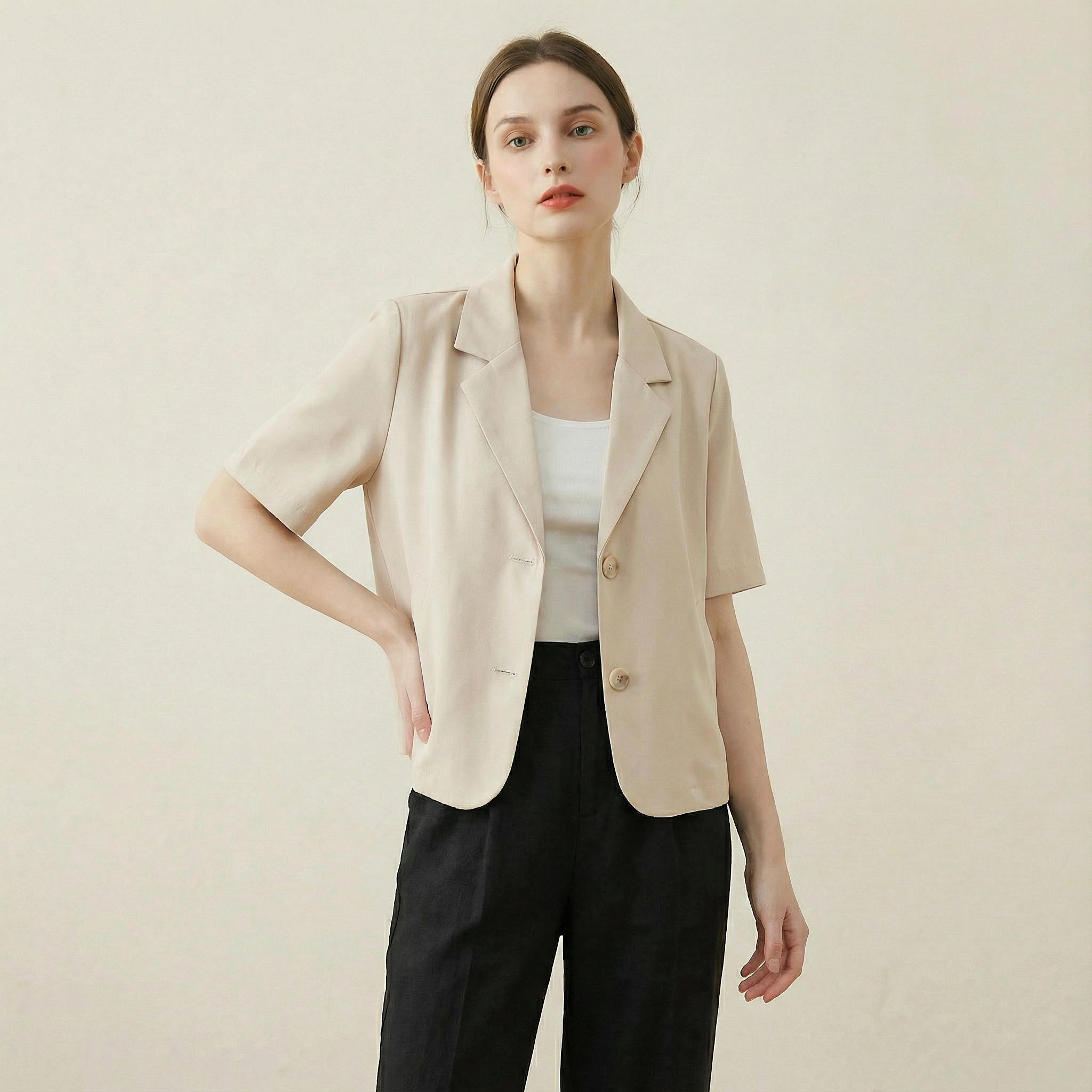 قميص بقصّة كلاسيكيه خفيفة