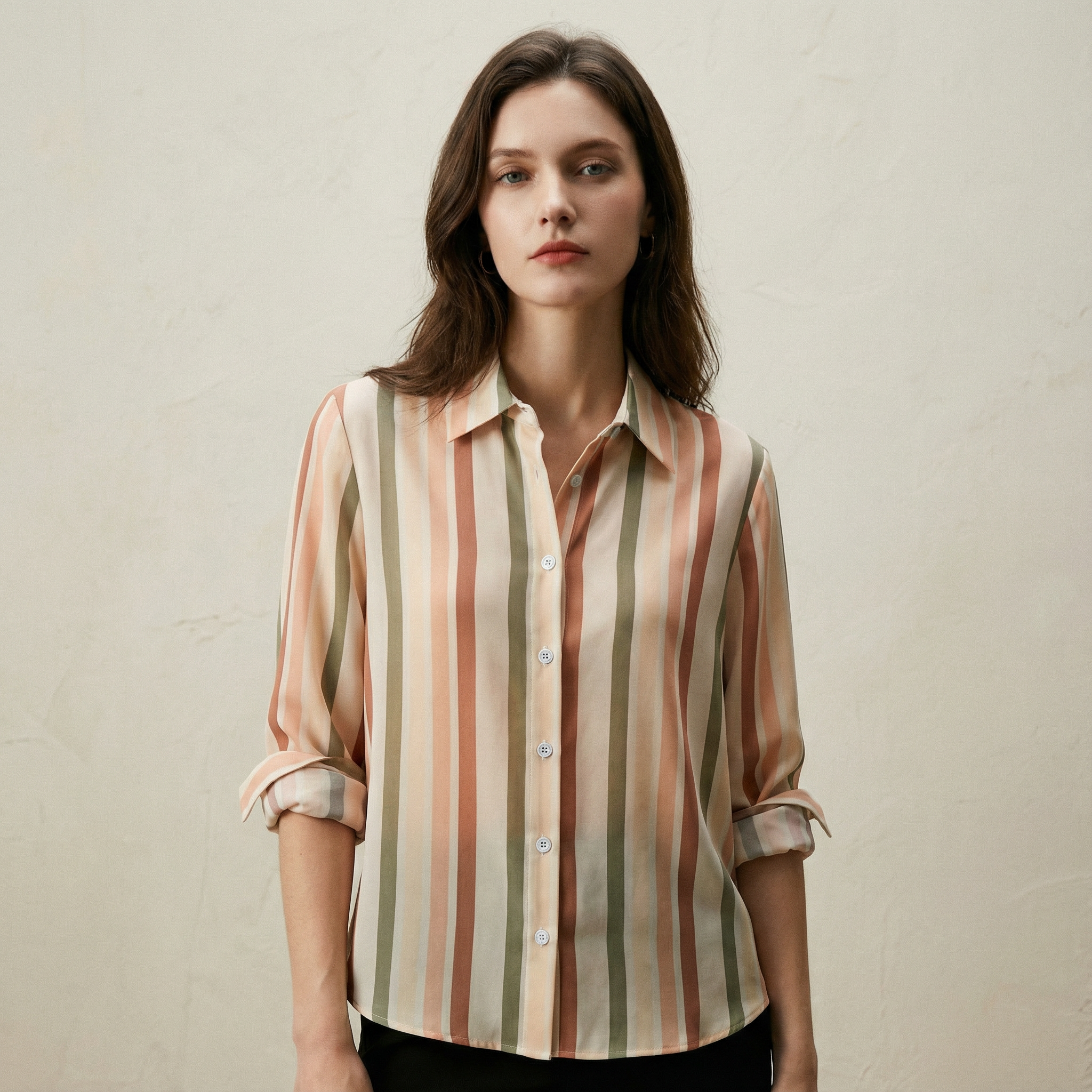 قميص مخطّط بنقشة راقية