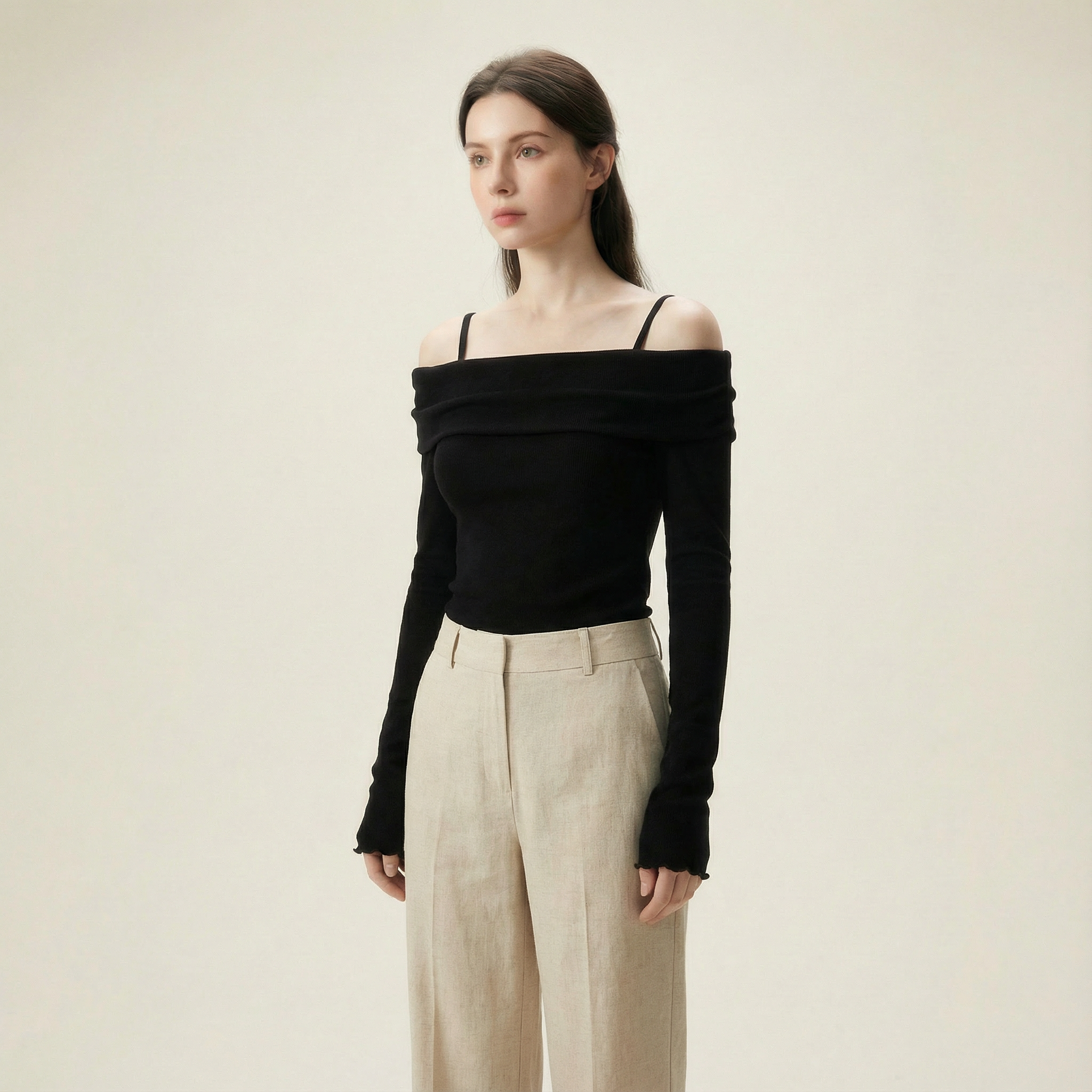 بلوزة بأكتاف مكشوفة وتصميم ملفوف ناعم