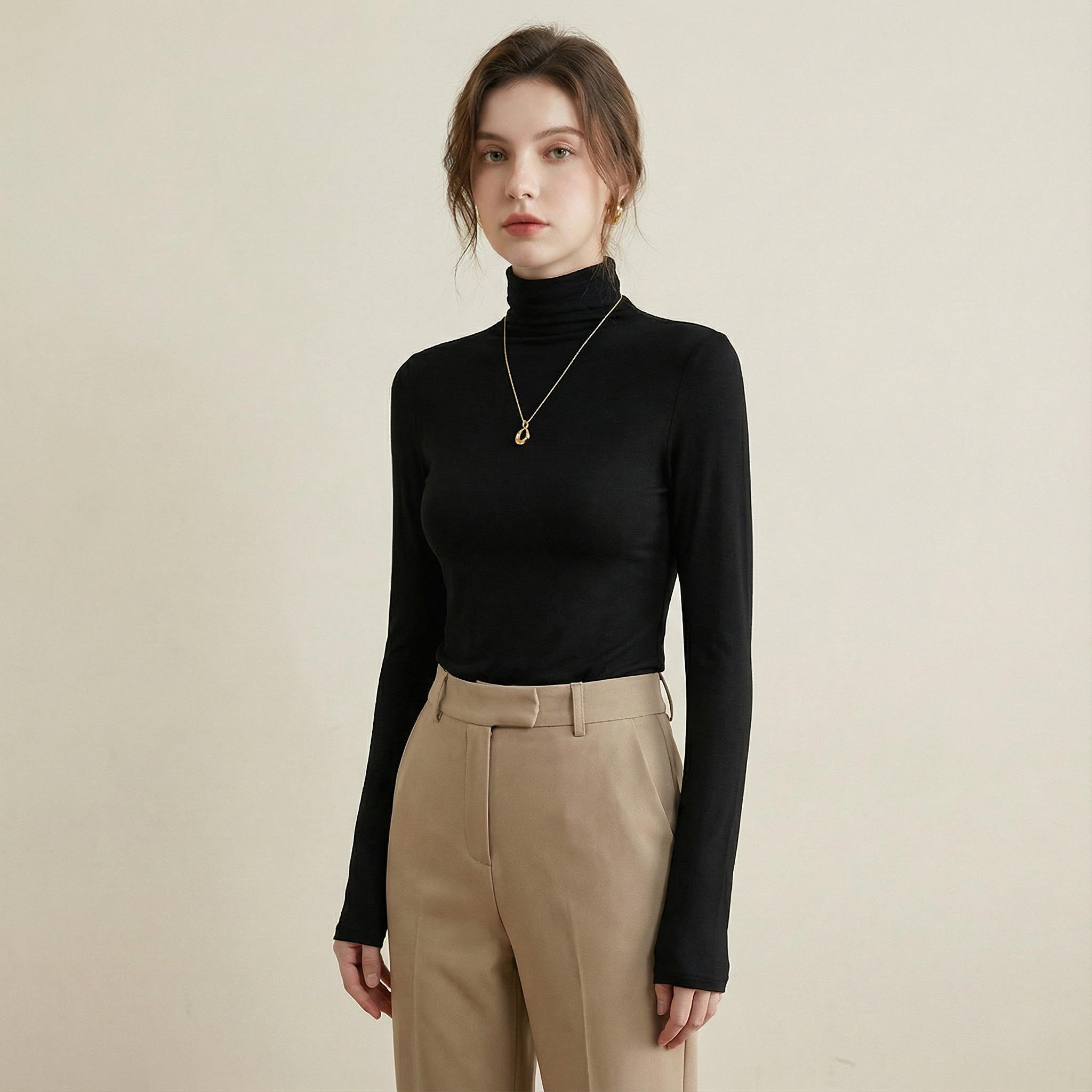 بلوزة بياقة عالية وقصّة طويلة