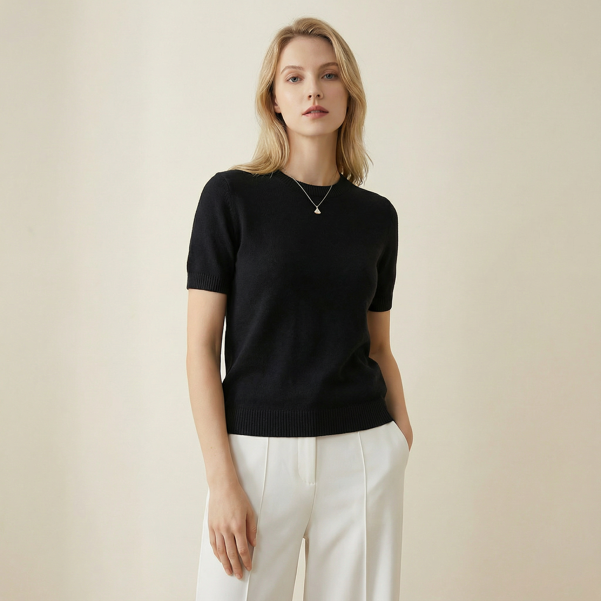 سويتر ناعم بأكمام قصيرة