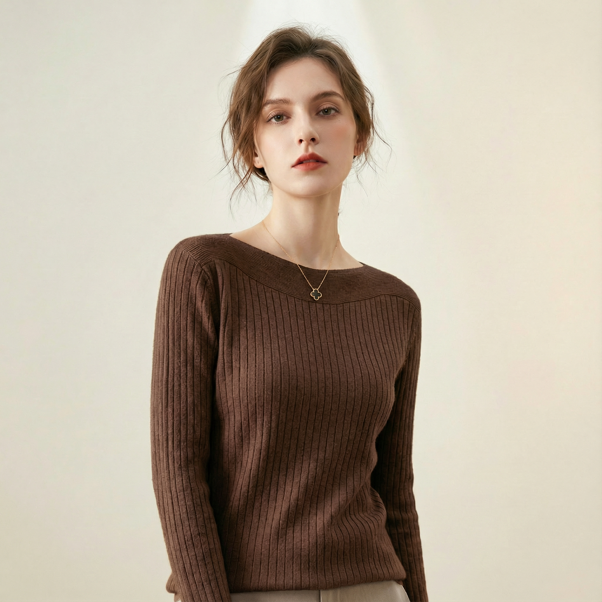 سويتر قَصّة راقية بأكتاف ناعمة