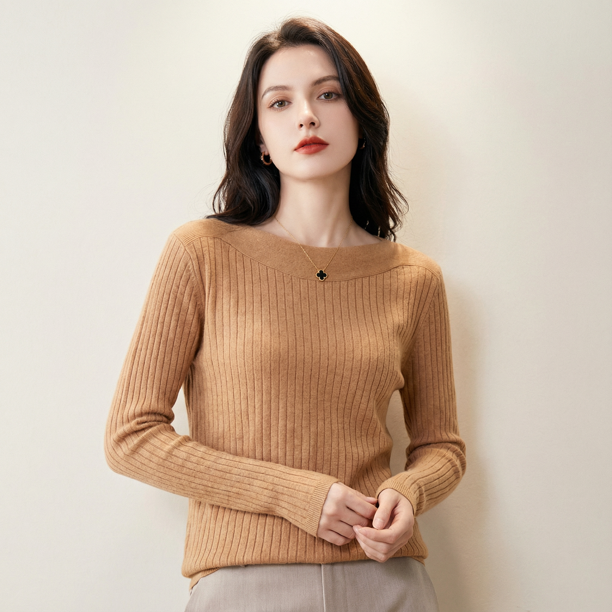 سويتر قَصّة راقية بأكتاف ناعمة