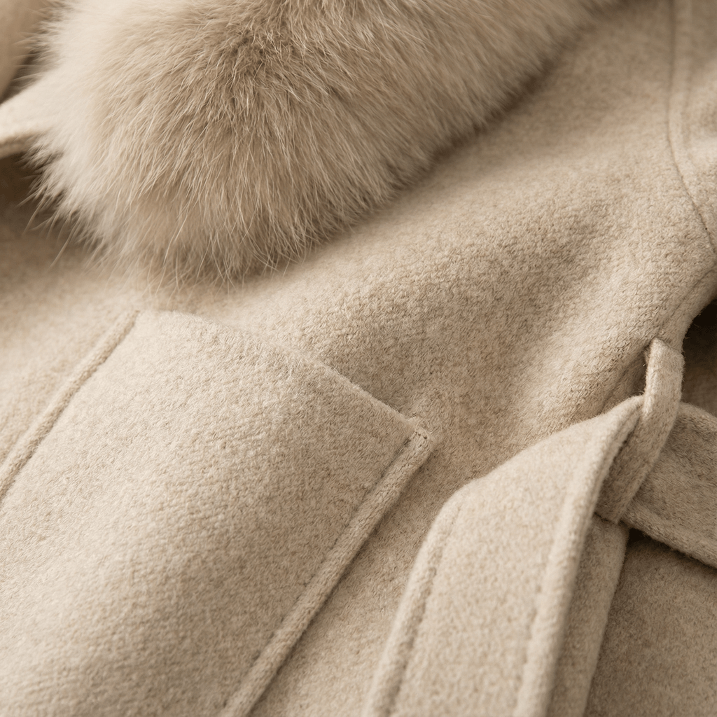 معطف شتوي راقٍ بقصّة قصيرة