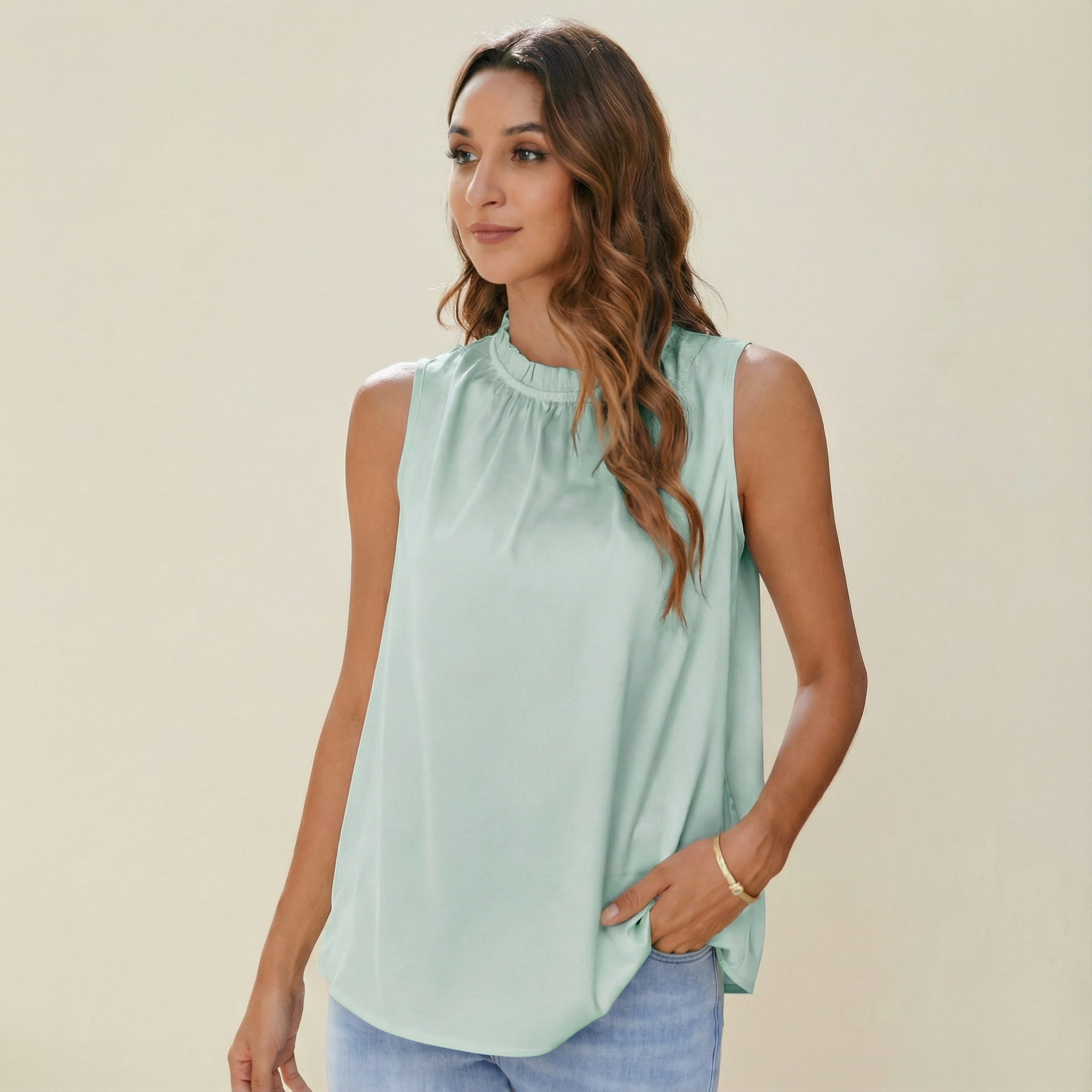 بلوزة ياقة مجمّعة بنعومة