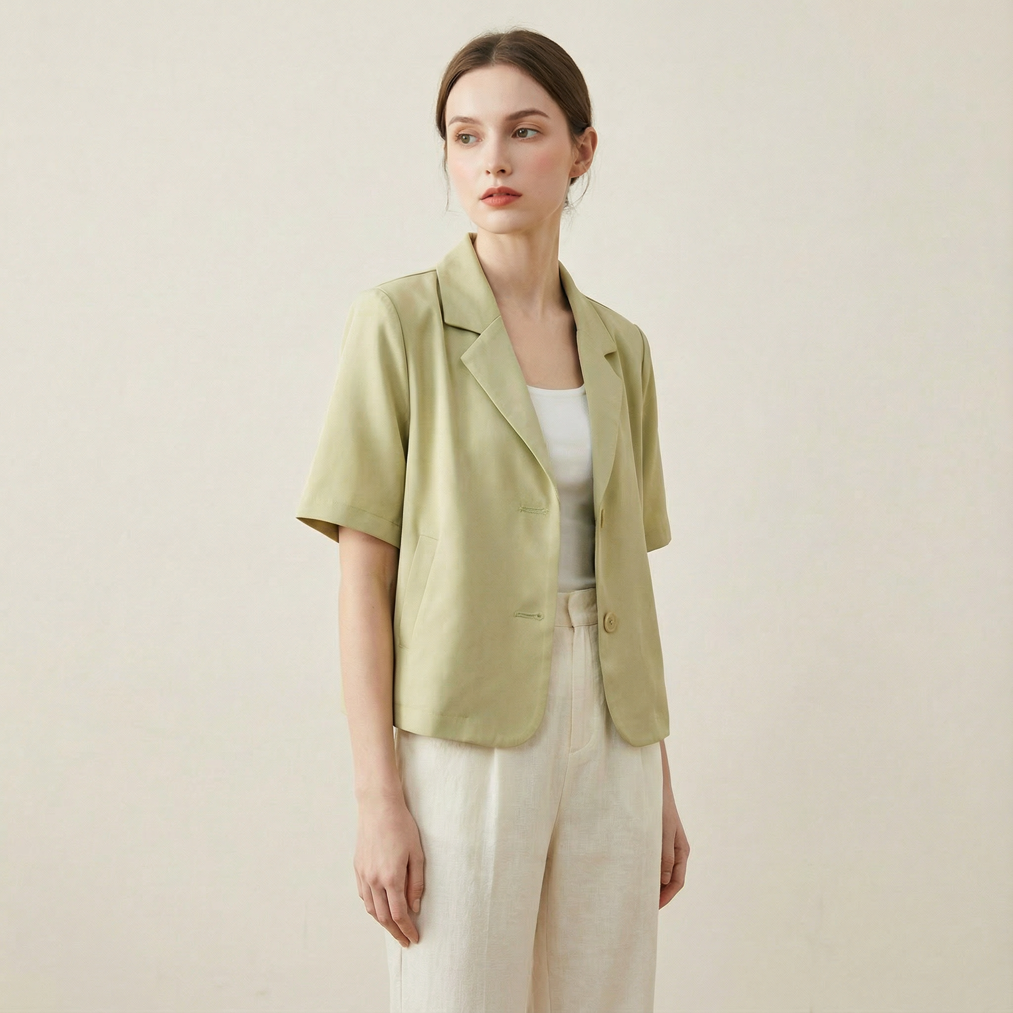 قميص بقصّة كلاسيكيه خفيفة