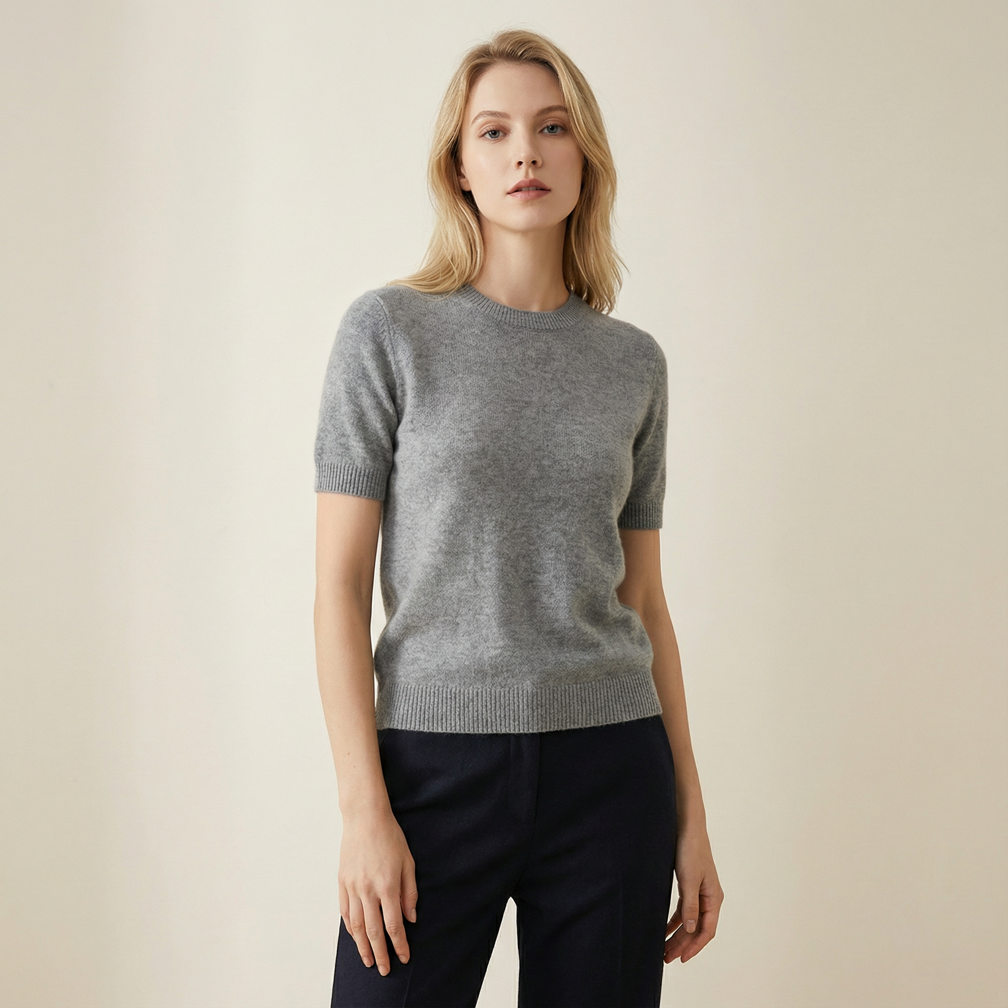 سويتر ناعم بأكمام قصيرة