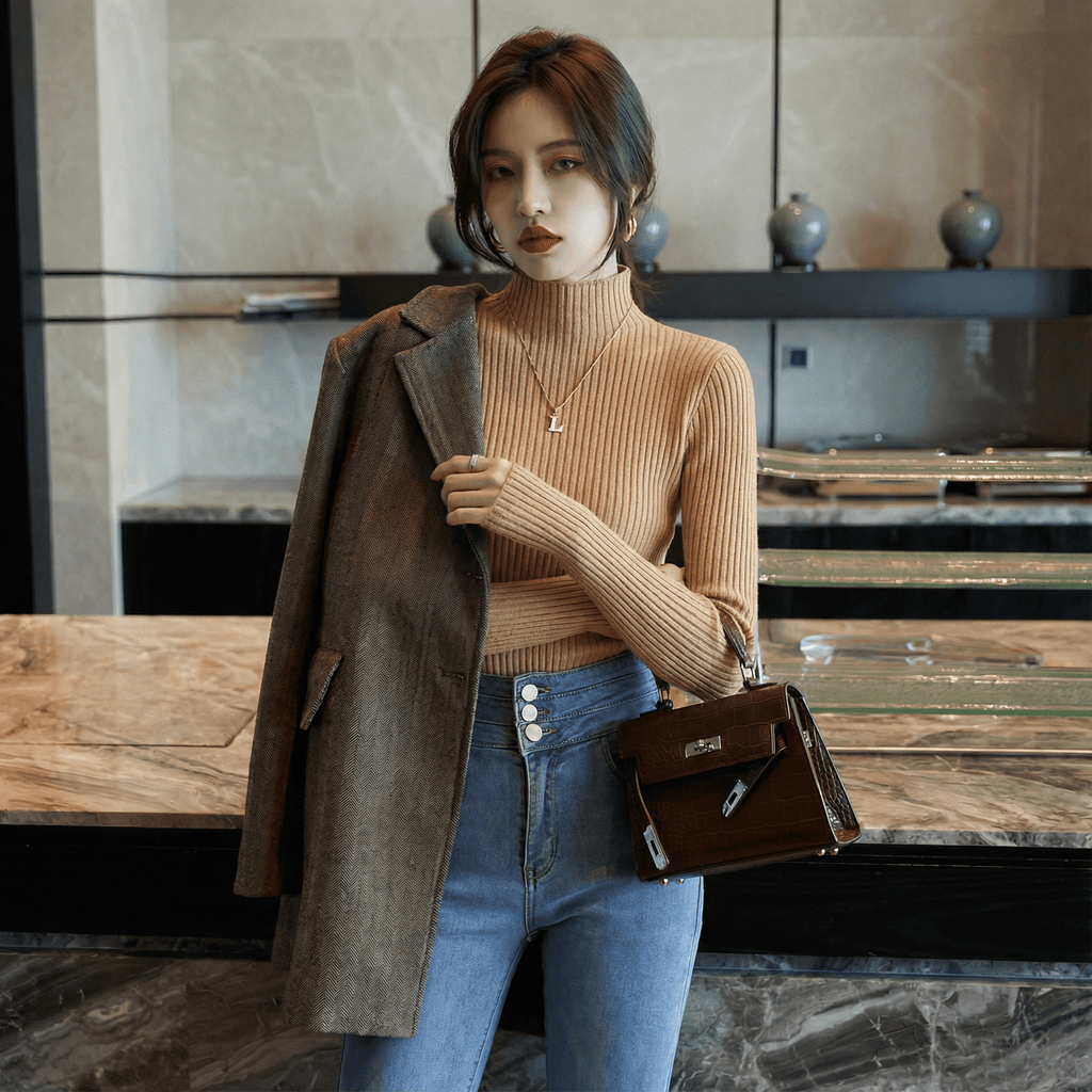 سويتر صوفي أنيق بياقة عالية