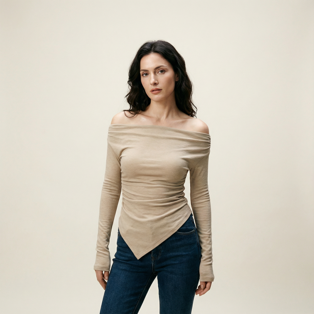 بلوزة بياقة منسدلة وقصّة غير متماثلة