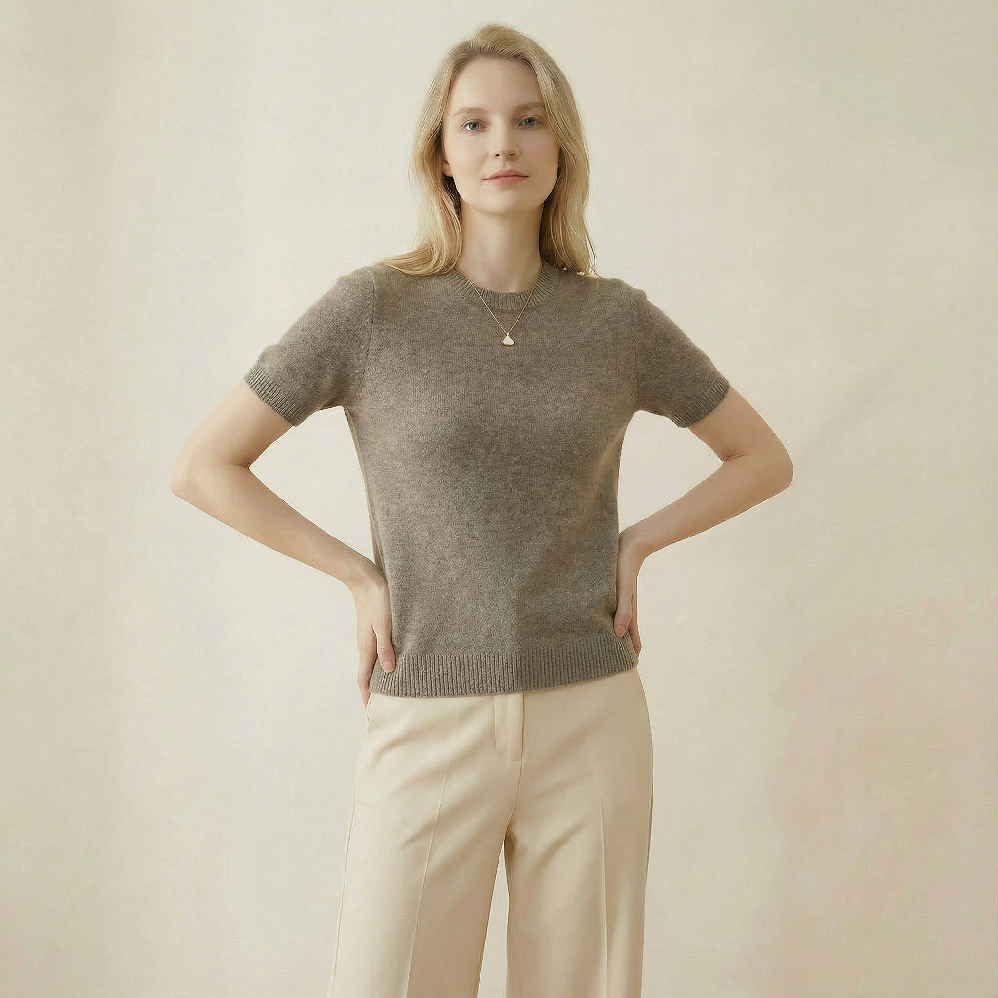 سويتر ناعم بأكمام قصيرة