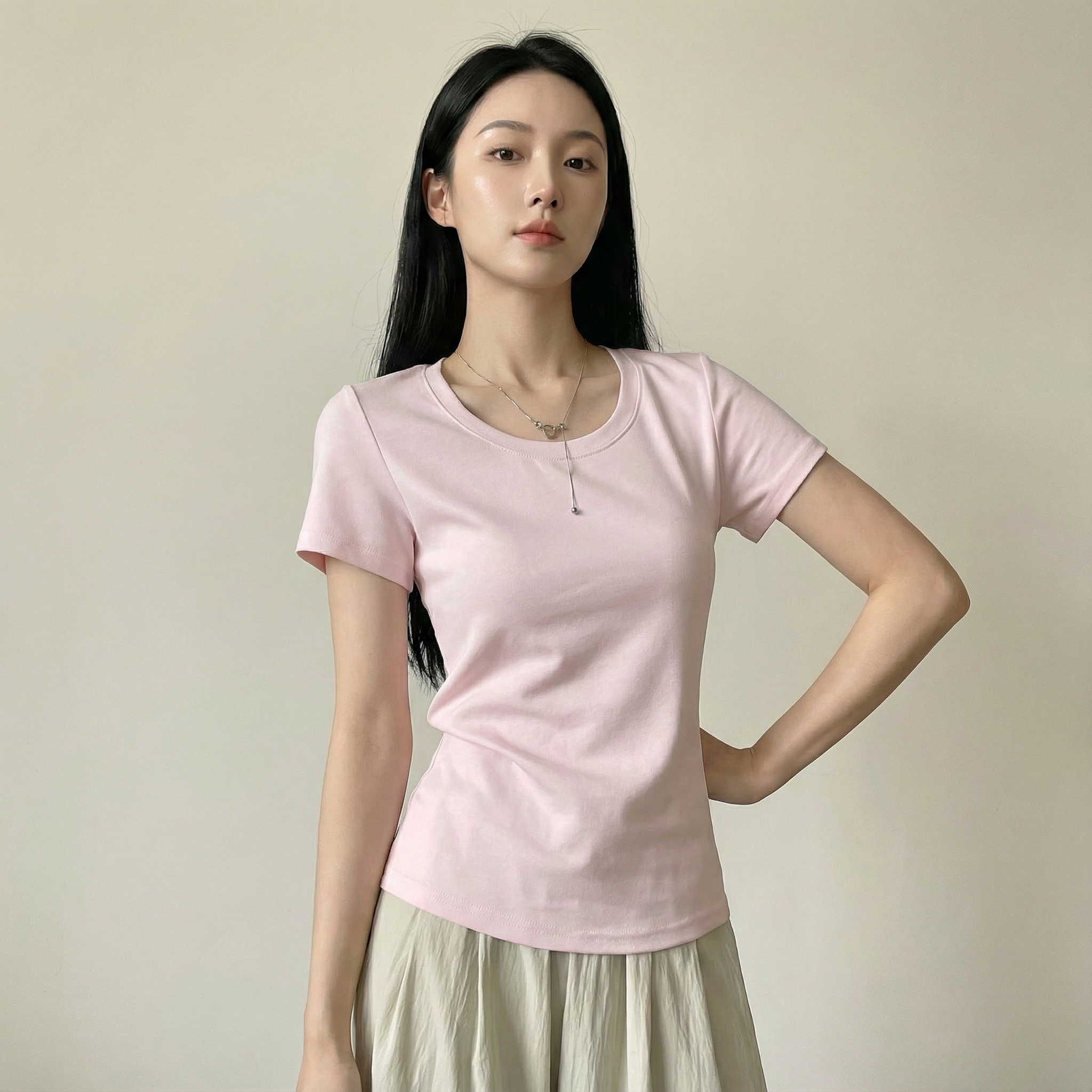 قميص بأكمام ناعمة وقصة أساسية