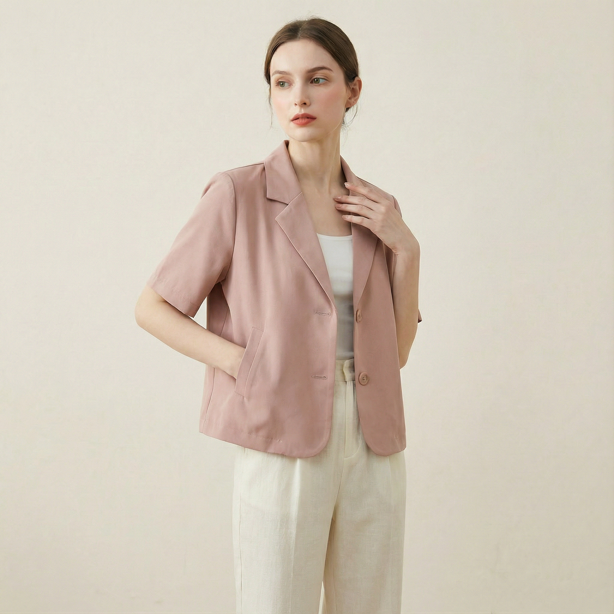 قميص بقصّة كلاسيكيه خفيفة