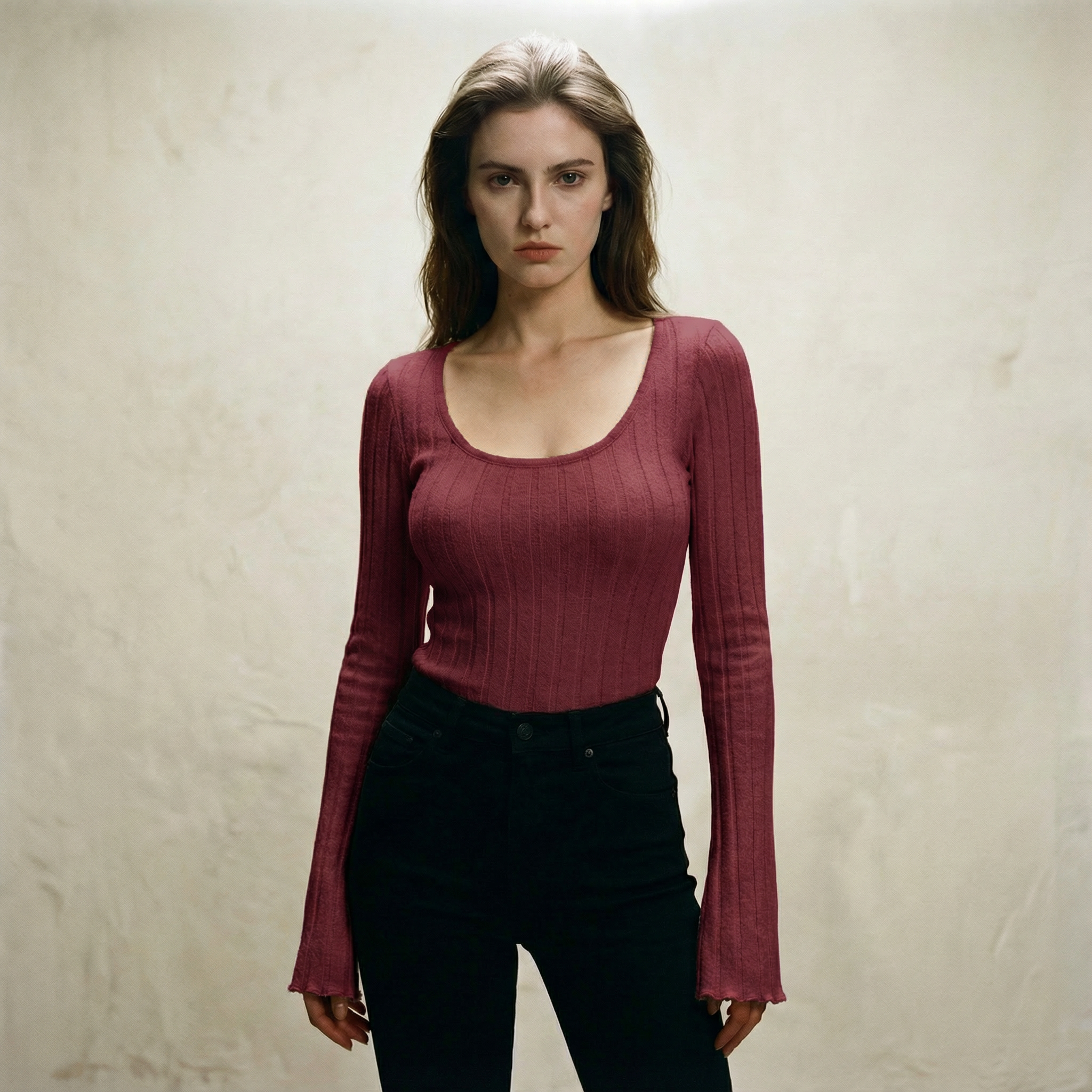 توب بياقة مربعة بقصّة انسيابية