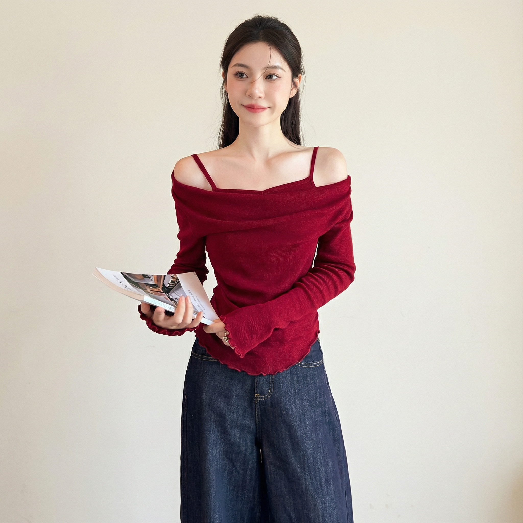 بلوزة بأكتاف مكشوفة وتصميم ملفوف ناعم