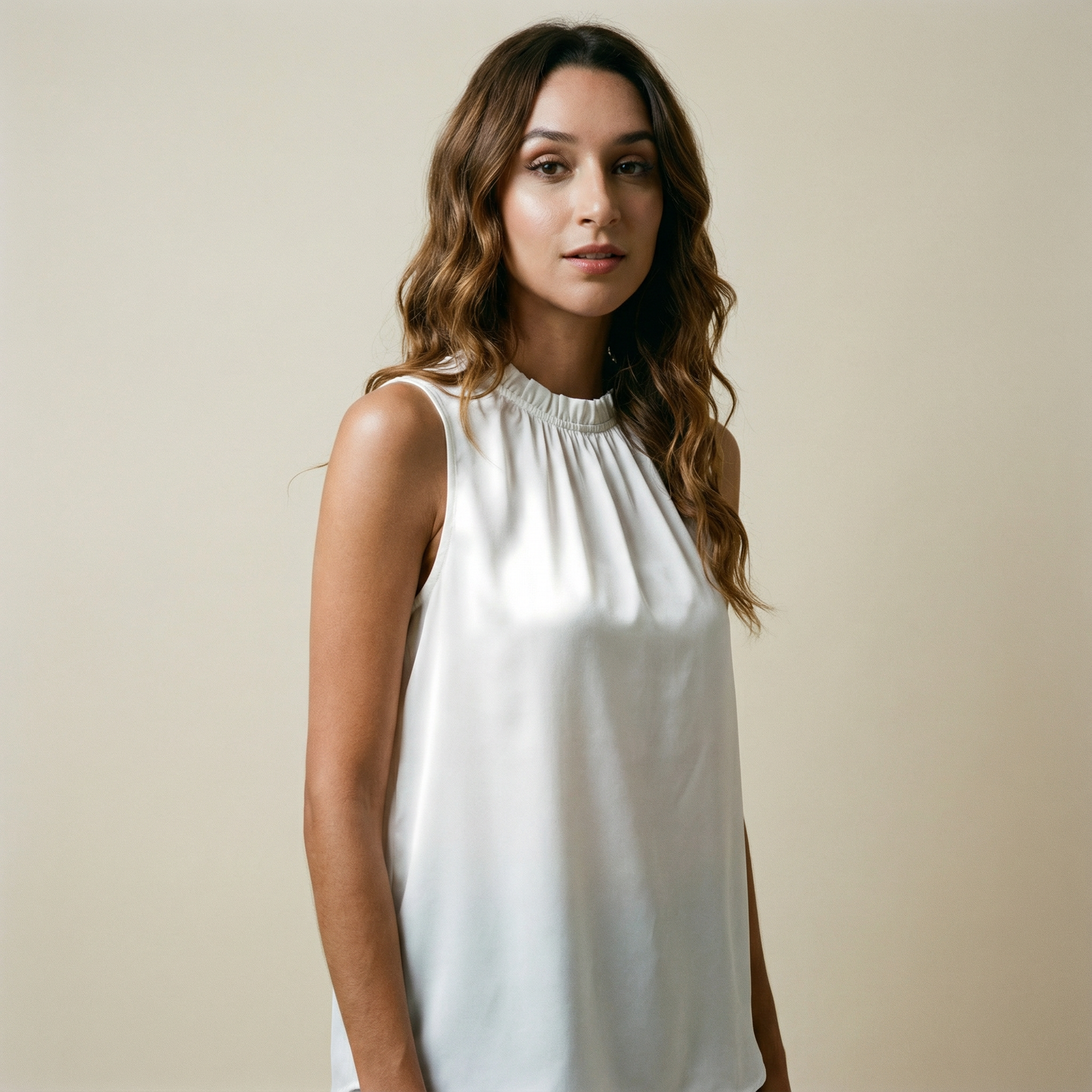 بلوزة ياقة مجمّعة بنعومة