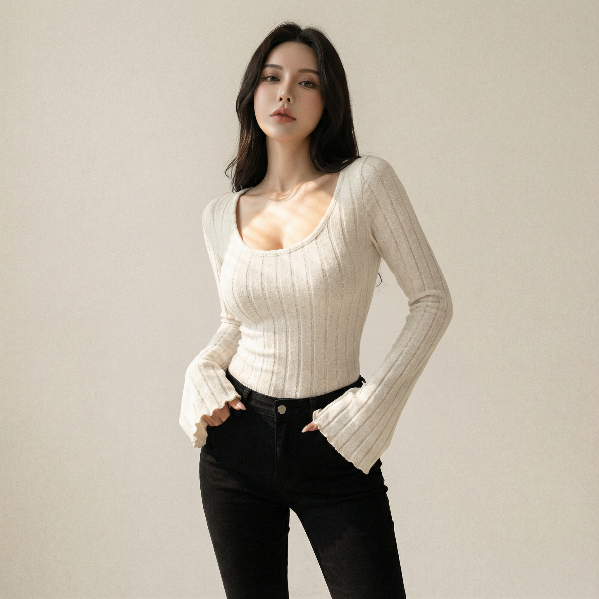 توب بياقة مربعة بقصّة انسيابية